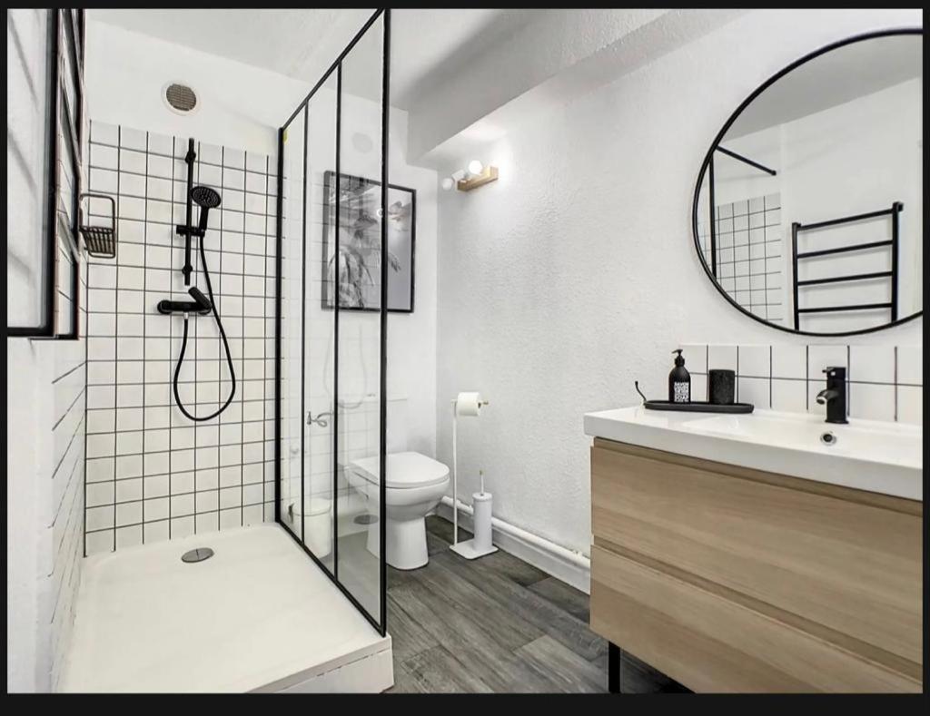 Apartment Contemporain Avec Piscine Proche De La Cannes